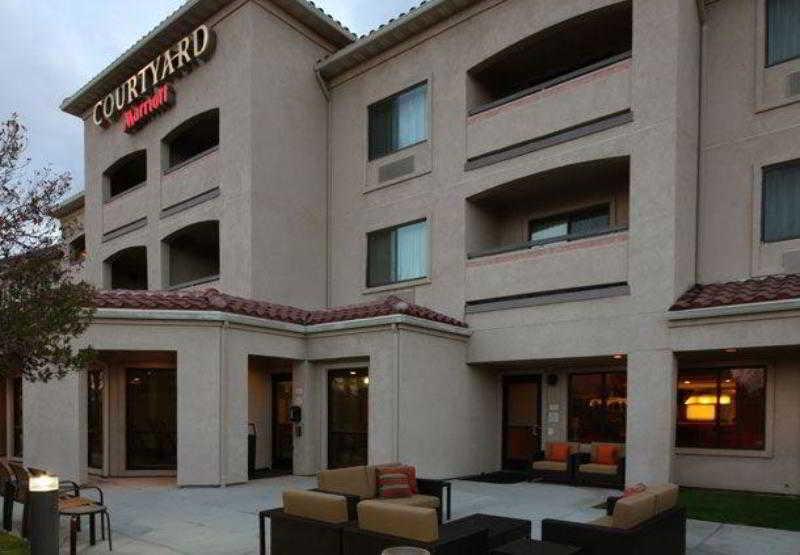 Courtyard By Marriott Palmdale Hotel Exterior photo